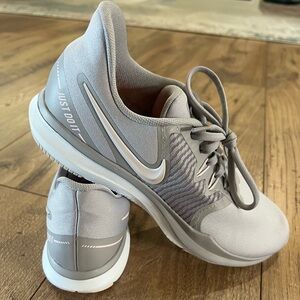 New women Nike In Season TR8 size 8.5